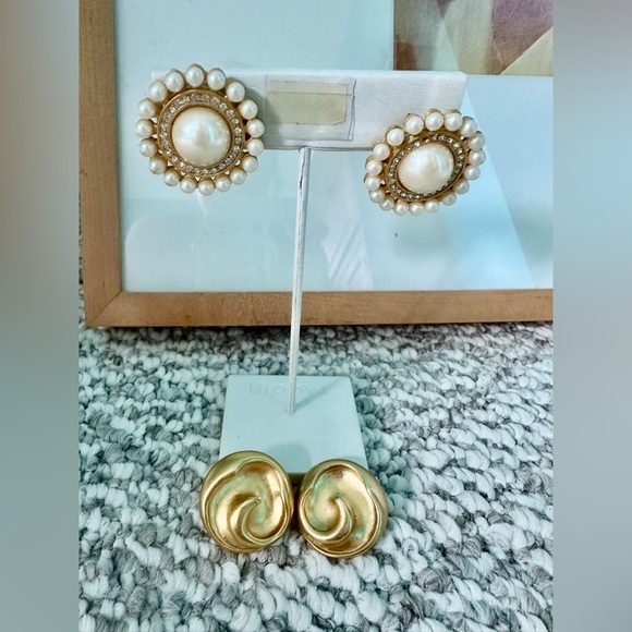 Lot of 5 Pairs of Estate clip on earrings - Picture 6 of 6